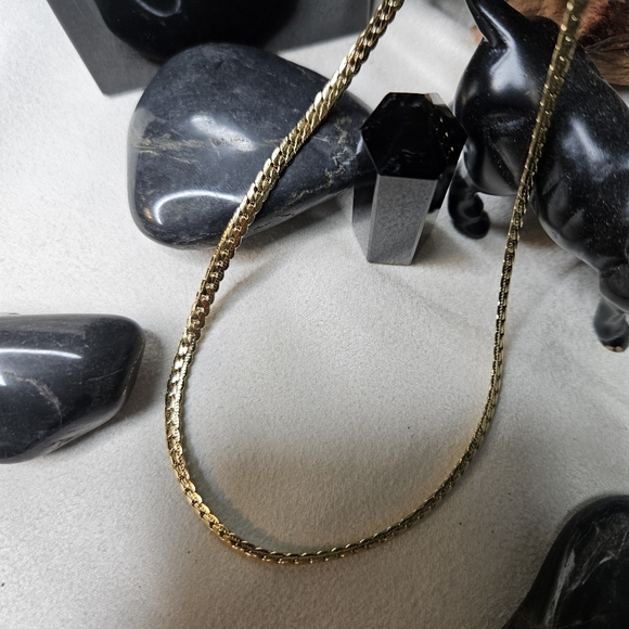 Large Gold Scalloped Herringbone Chain - Picture 3 of 15